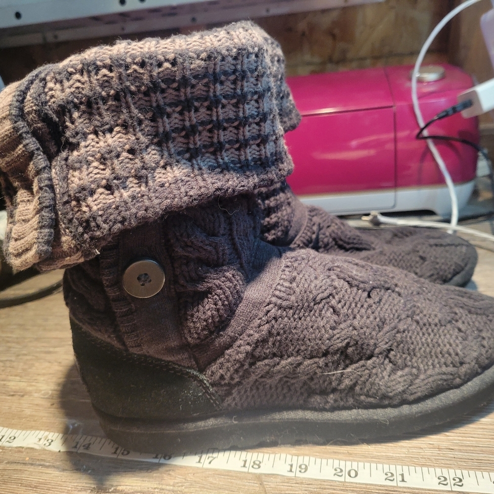 UGG Australia Leland cable knit boots Womans Size‎ 7 Sweater Like